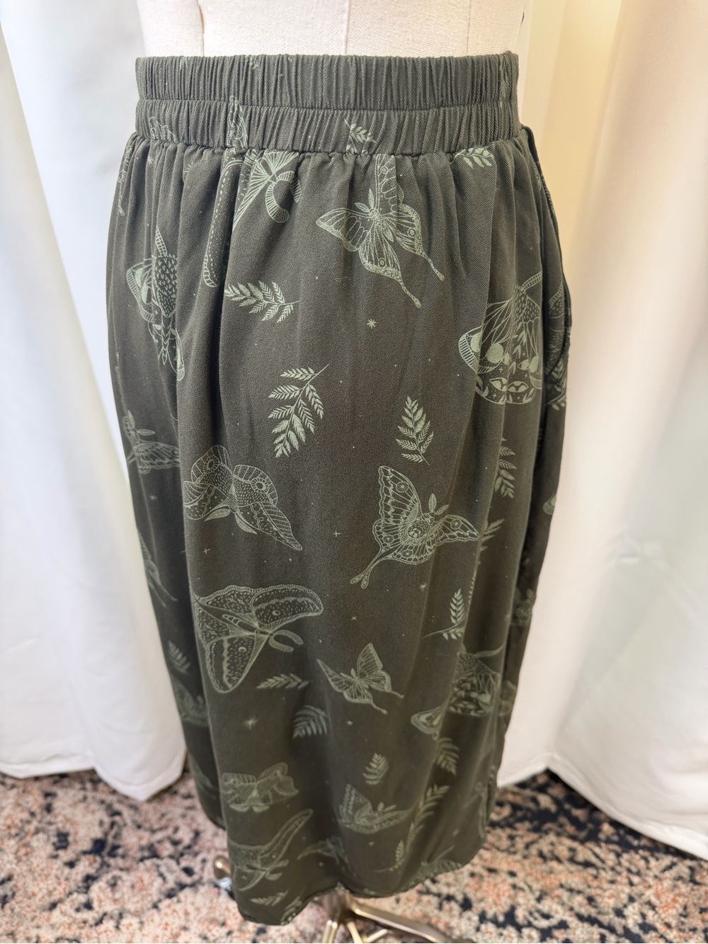 Disturbia ‘Callopistria Moth Print Midi Skirt’ in Olive Green Size 10 - Picture 15 of 16